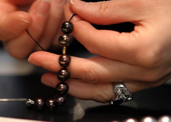 Stringing (beads & pearls)